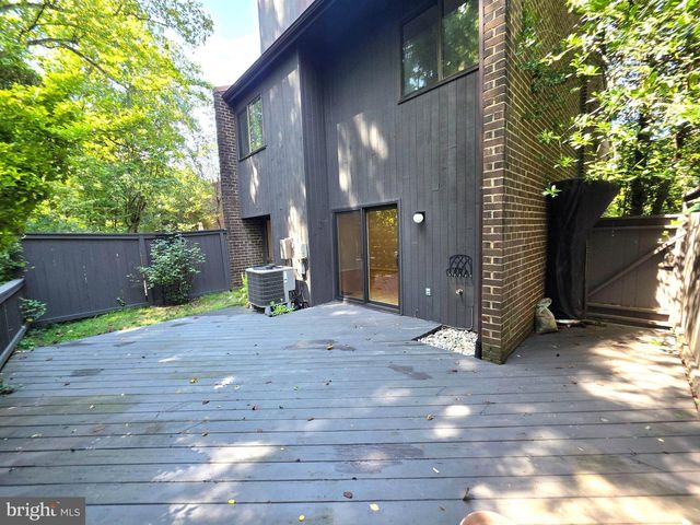 2001 WETHERSFIELD CT, Reston, VA 20191