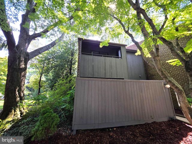 2001 WETHERSFIELD CT, Reston, VA 20191