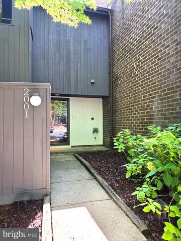 2001 WETHERSFIELD CT, Reston, VA 20191