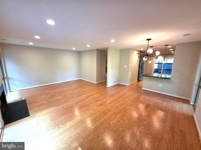 2001 WETHERSFIELD CT, Reston, VA 20191