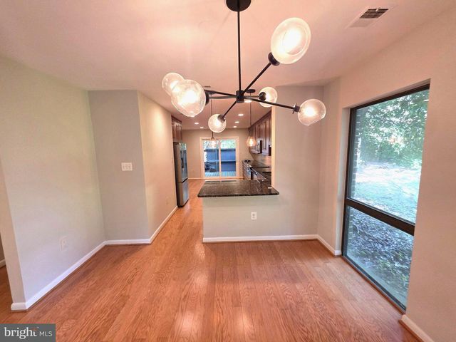 2001 WETHERSFIELD CT, Reston, VA 20191
