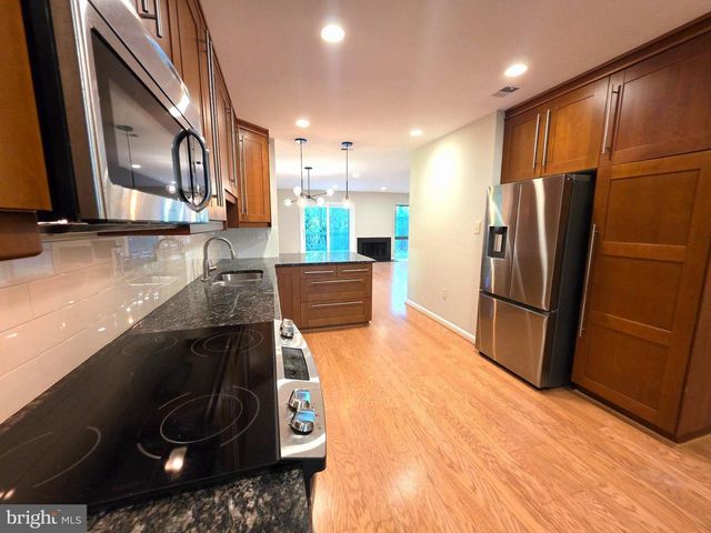 2001 WETHERSFIELD CT, Reston, VA 20191