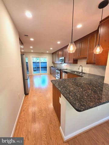 2001 WETHERSFIELD CT, Reston, VA 20191