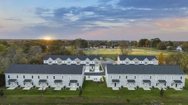 2624 S Main St Apt 17, Springfield, TN 37172