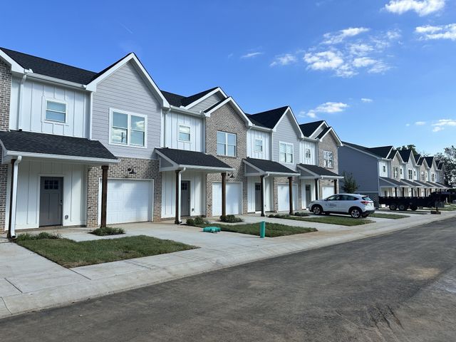 2624 S Main St Apt 17, Springfield, TN 37172