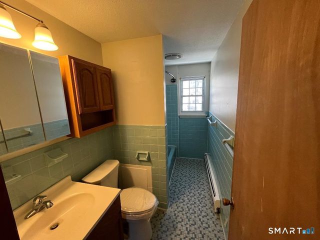 633 Center Street APT E, Manchester, CT 06040