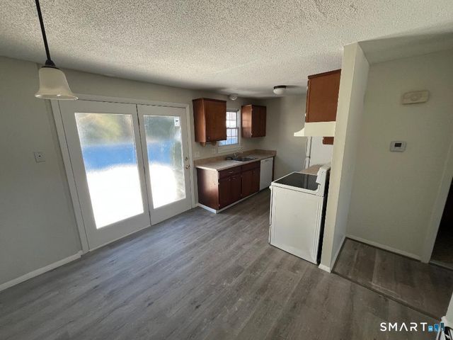 633 Center Street APT E, Manchester, CT 06040