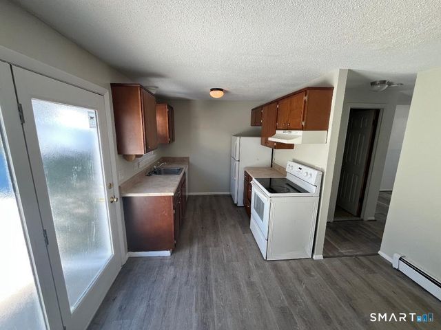 633 Center Street APT E, Manchester, CT 06040