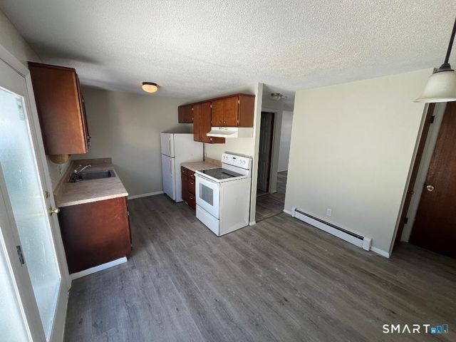 633 Center Street APT E, Manchester, CT 06040