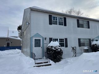633 Center Street APT E, Manchester, CT 06040