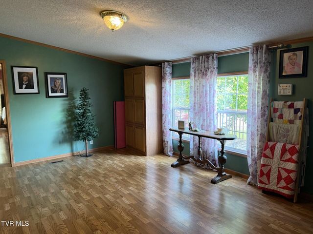 6411 Yellow Poplar Street, Wise, VA 24293