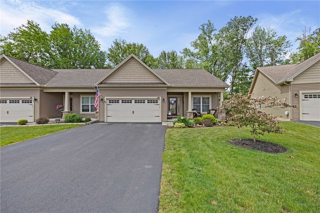 136 Golden Oaks Way, Gates, NY 14624