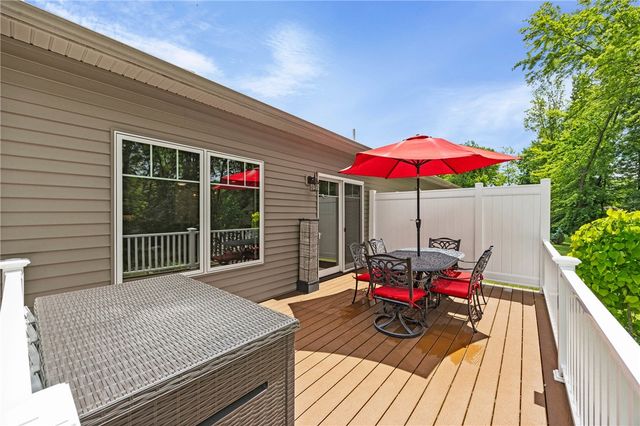 136 Golden Oaks Way, Gates, NY 14624