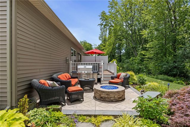 136 Golden Oaks Way, Gates, NY 14624