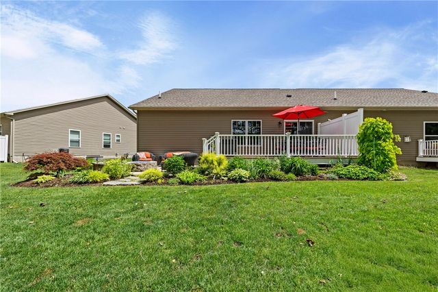 136 Golden Oaks Way, Gates, NY 14624
