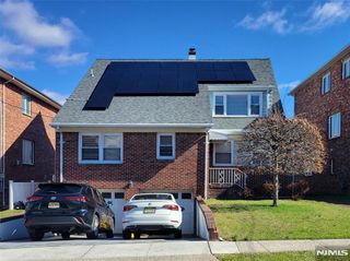 35 E Edsall Avenue, Palisades Park, NJ 07650