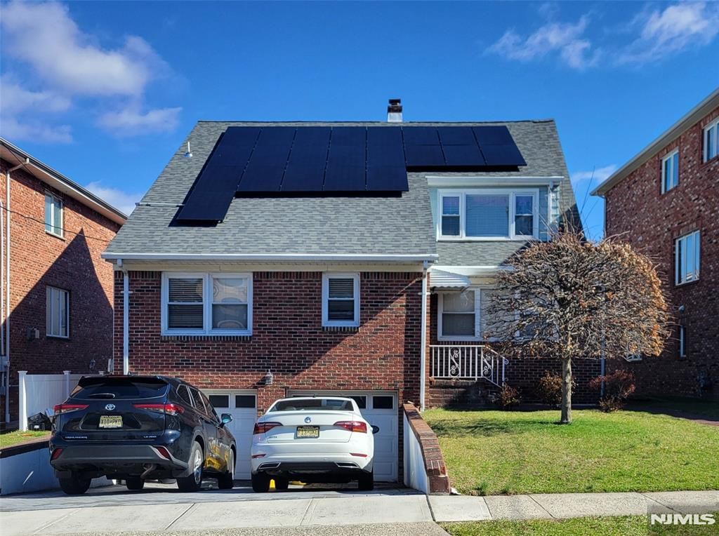 35 E Edsall Avenue, Palisades Park, NJ 07650