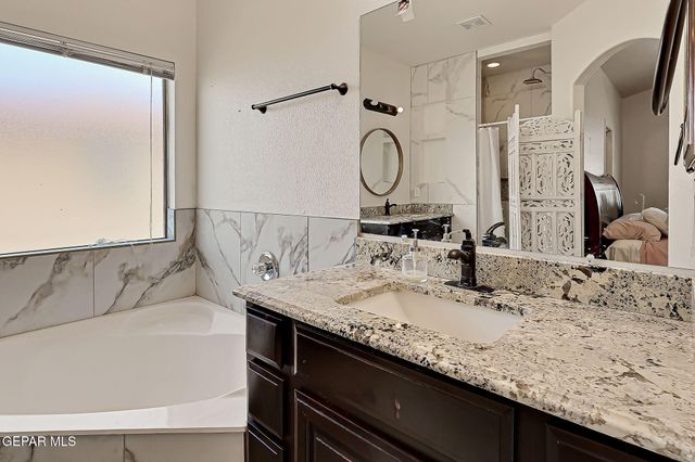 1537 SNOWY PLOVER Street, El Paso, TX 79928