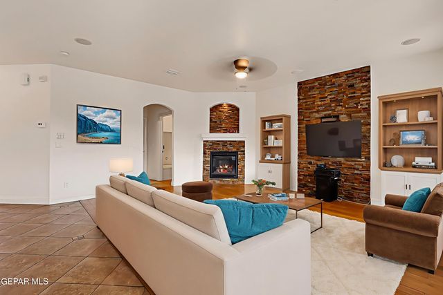 1537 SNOWY PLOVER Street, El Paso, TX 79928