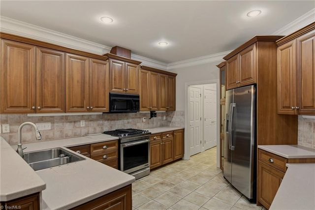 209 Brooks Landing Drive, Winston-salem, NC 27106