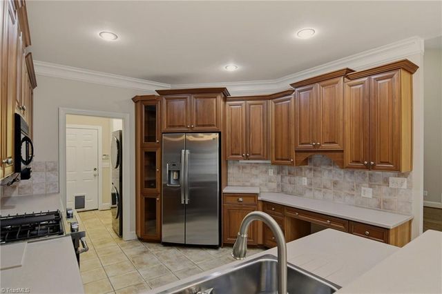 209 Brooks Landing Drive, Winston-salem, NC 27106