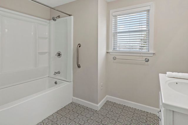 20 Evergreen St, Wareham, MA 02558