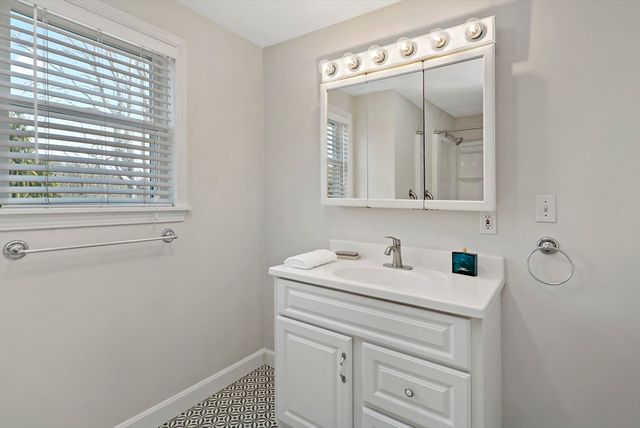 20 Evergreen St, Wareham, MA 02558