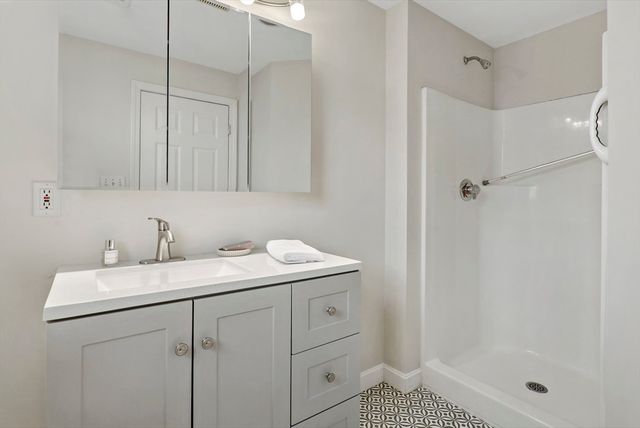 20 Evergreen St, Wareham, MA 02558