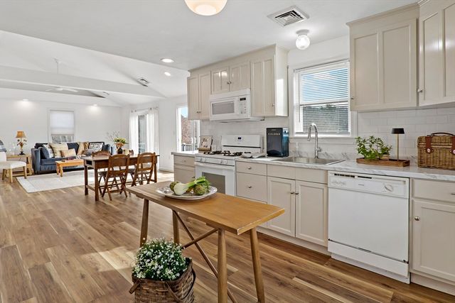 20 Evergreen St, Wareham, MA 02558