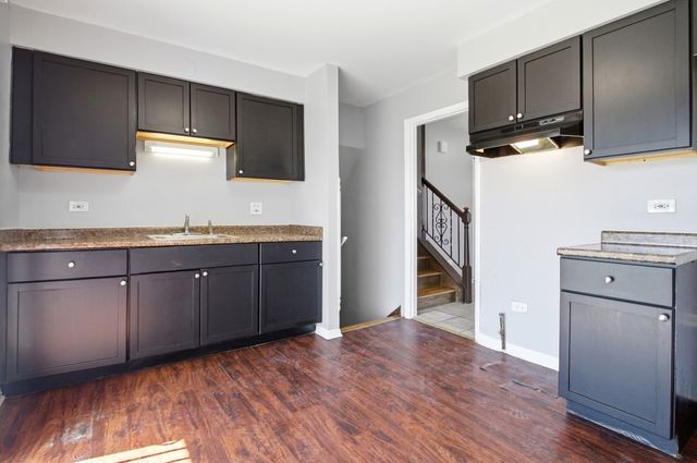 16544 Prairie Avenue, South Holland, IL 60473