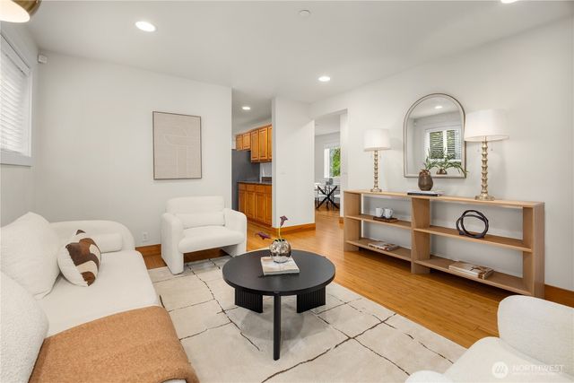 15033 70th Avenue NE, Kenmore, WA 98028