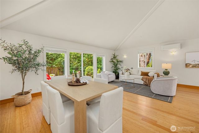 15033 70th Avenue NE, Kenmore, WA 98028