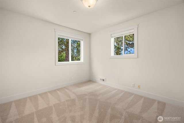 15033 70th Avenue NE, Kenmore, WA 98028