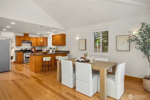 15033 70th Avenue NE, Kenmore, WA 98028