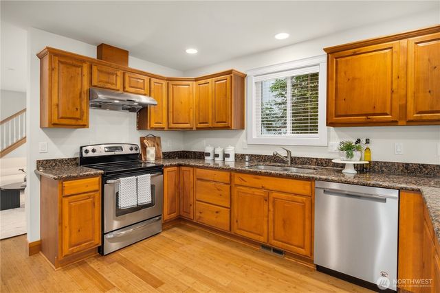 15033 70th Avenue NE, Kenmore, WA 98028