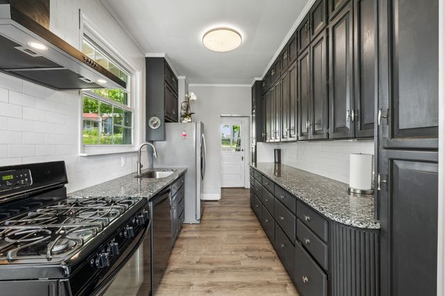 214 River St, Hartsville, TN 37074