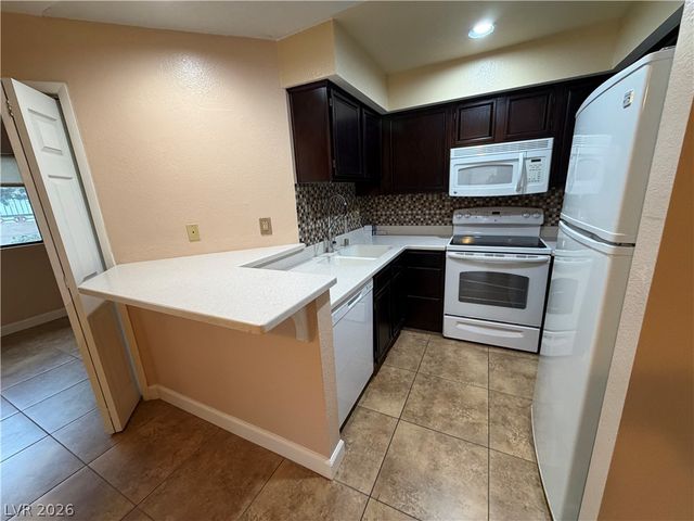 2140 Pinetop Lane 101, Las Vegas, NV 89119