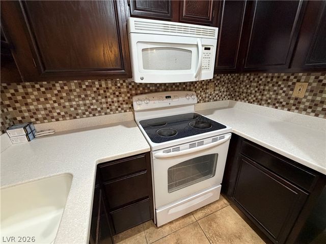 2140 Pinetop Lane 101, Las Vegas, NV 89119