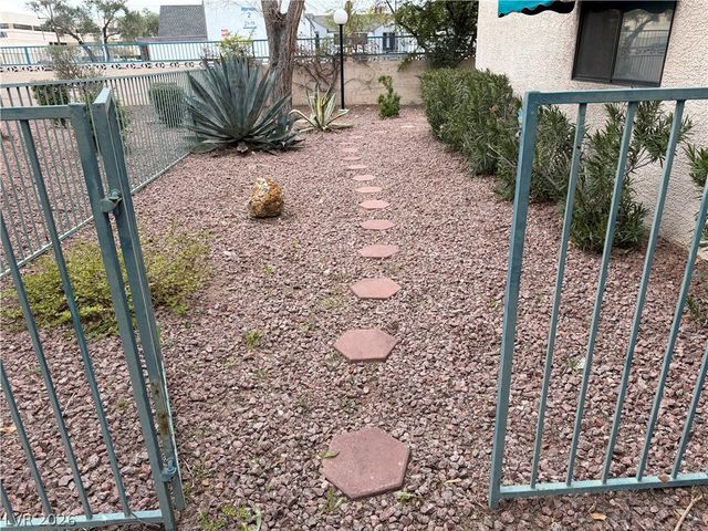 2140 Pinetop Lane 101, Las Vegas, NV 89119