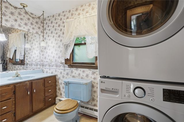 12 Robert Avenue, Portsmouth, RI 02871