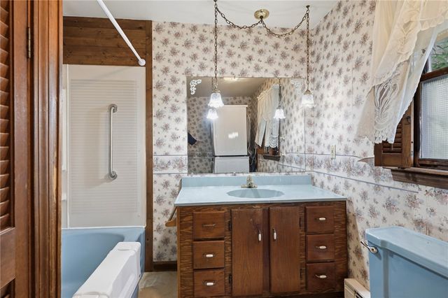 12 Robert Avenue, Portsmouth, RI 02871