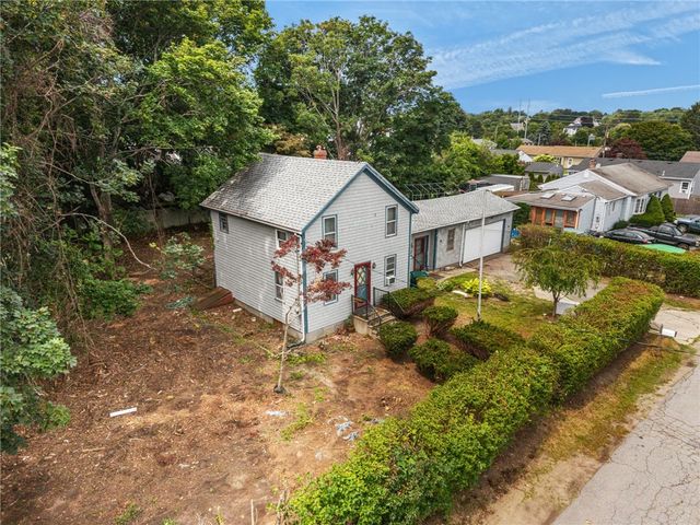 12 Robert Avenue, Portsmouth, RI 02871