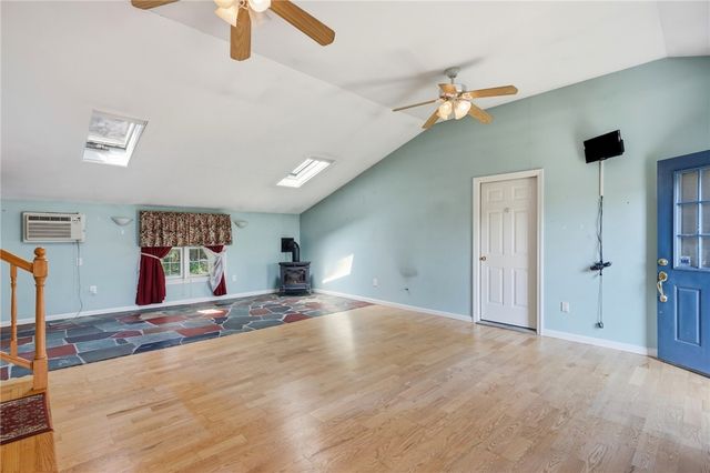 12 Robert Avenue, Portsmouth, RI 02871