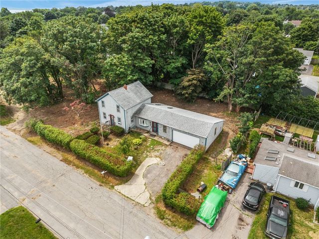12 Robert Avenue, Portsmouth, RI 02871