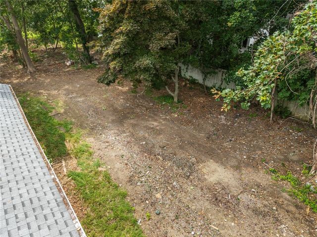 12 Robert Avenue, Portsmouth, RI 02871
