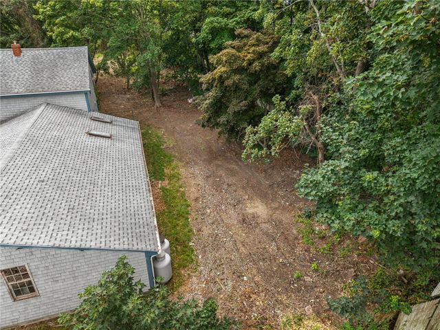 12 Robert Avenue, Portsmouth, RI 02871