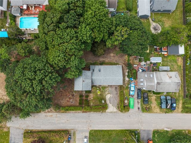 12 Robert Avenue, Portsmouth, RI 02871