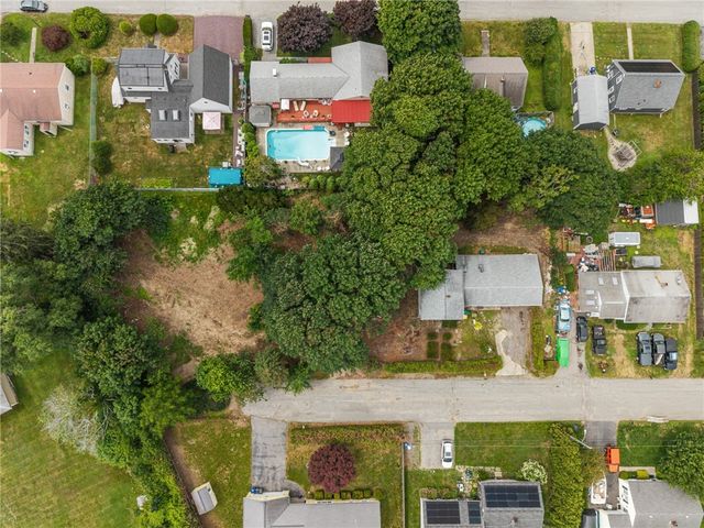 12 Robert Avenue, Portsmouth, RI 02871