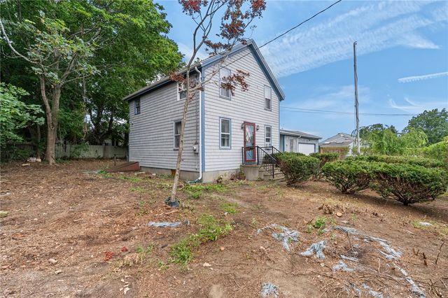 12 Robert Avenue, Portsmouth, RI 02871
