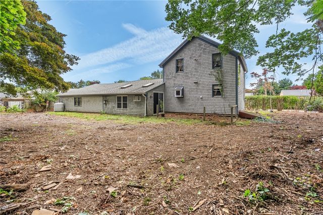 12 Robert Avenue, Portsmouth, RI 02871